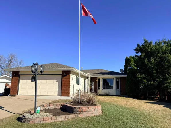 1621 4th Ave, Wainwright, AB T9W 1J3