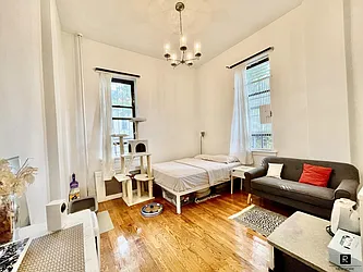 Rented by R New York