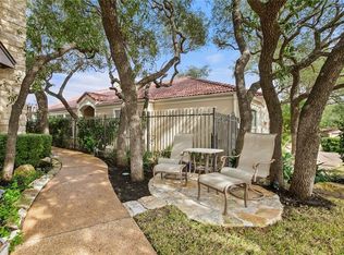 11 Treehaven Ln, The Hills, TX 78738