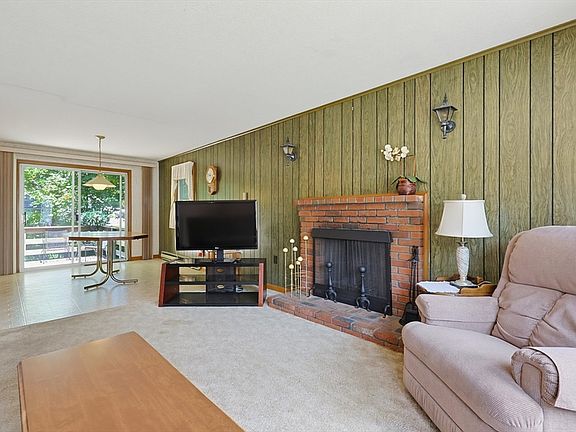 5th image of 48 Jackson St