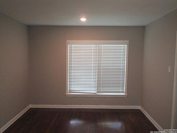 3rd image of 3106 E SOUTHCROSS BLVD