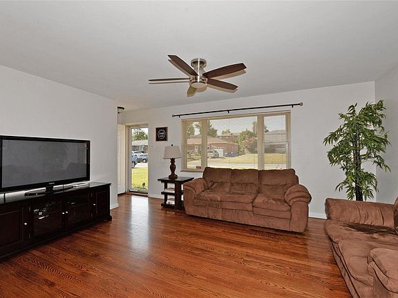 4th image of 4133 Fabian Dr