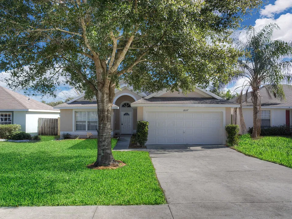2037 Fish Eagle St