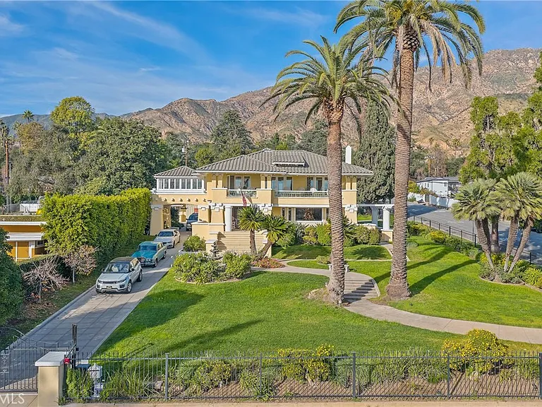 1325 E Altadena Dr — Photo 12