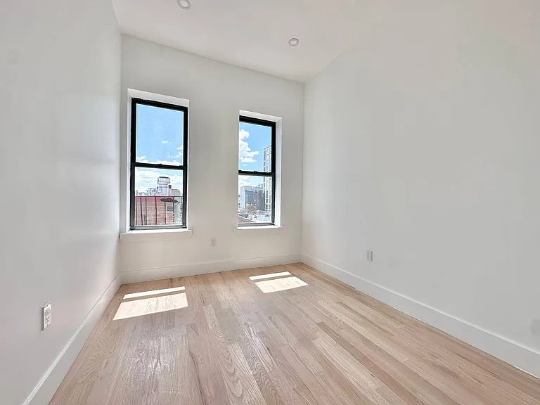 1518 Jefferson Ave #1R — Photo 6