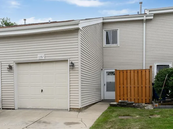 1957 Wildwood Cir, Glendale Heights, IL 60139