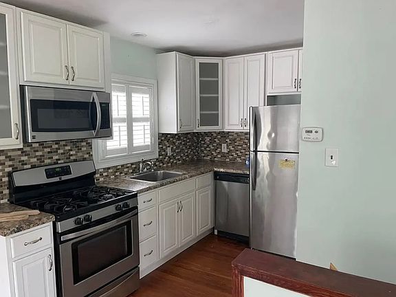 2nd image of 1446 Brock St