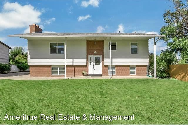 1st image of 420 S 820th St E
