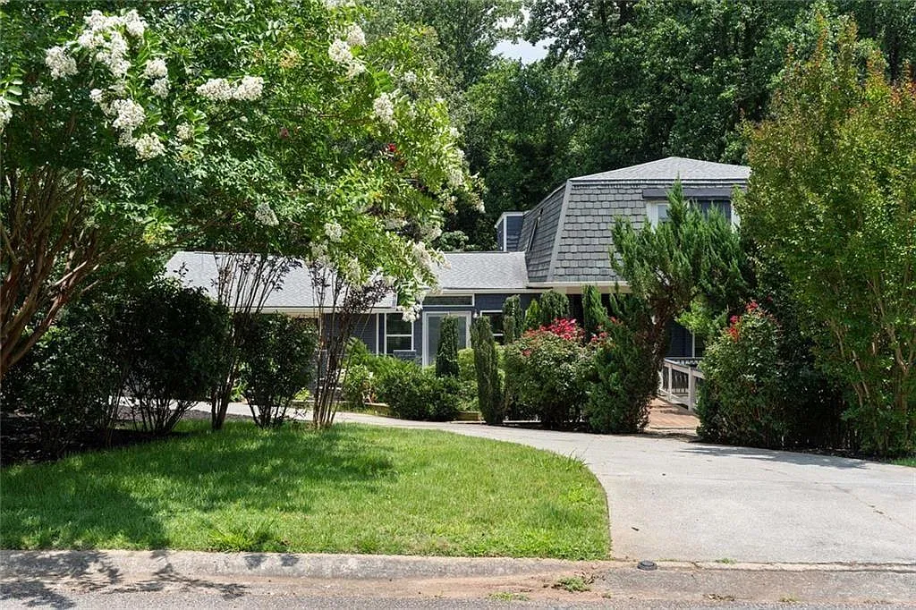 6 bed, 7.0 bath, 5727 sqft, $6,000 — Photo 3