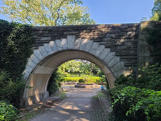 Rented by Bond New York | media 3