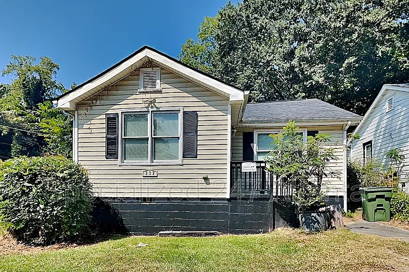 3 bed, 2.0 bath, 956 sqft, $1,525 — Photo 1