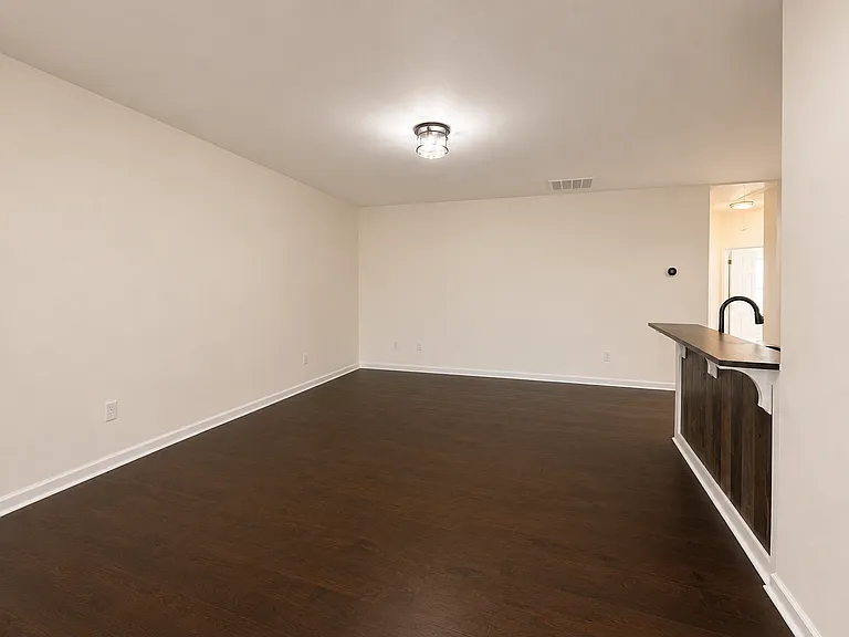 103A Looper St — Photo 4