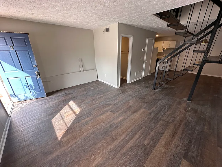 660 Jolly Ave S #3 — Photo 2