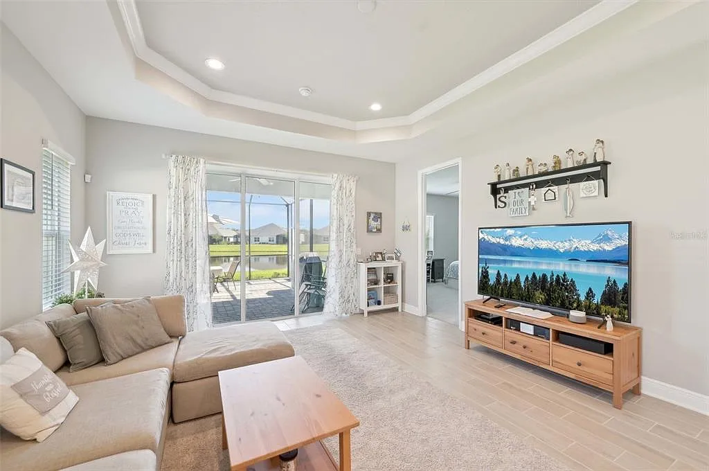 3 bed, 2.0 bath, 1854 sqft, $3,000 — Photo 4