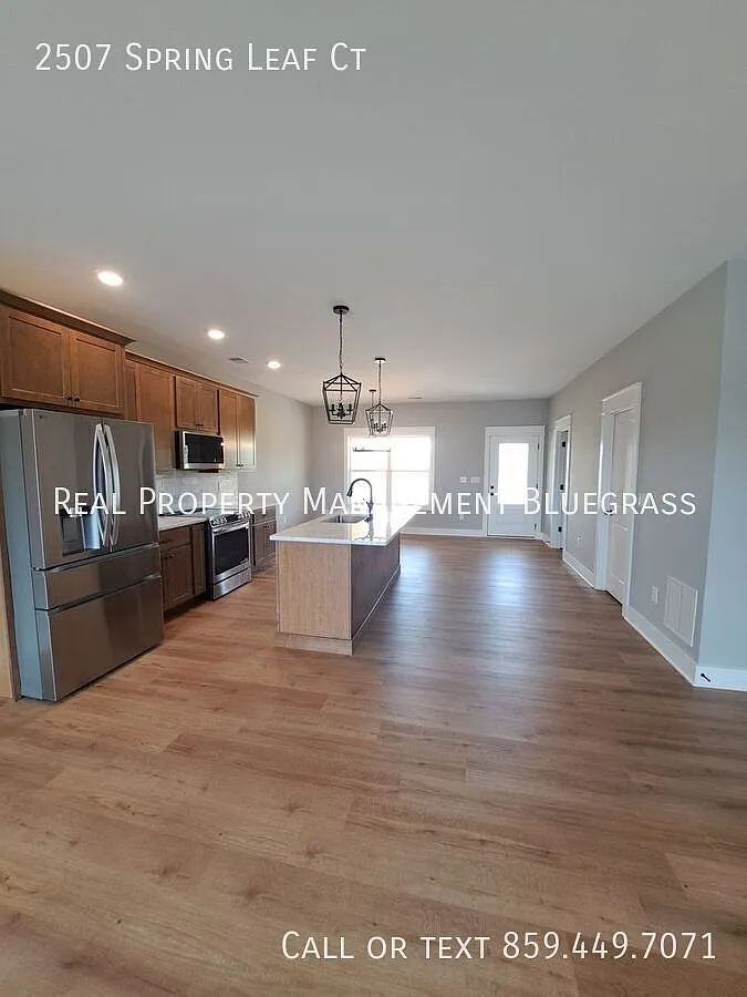 Beautiful New Townhome in Masterson Station — Photo 3