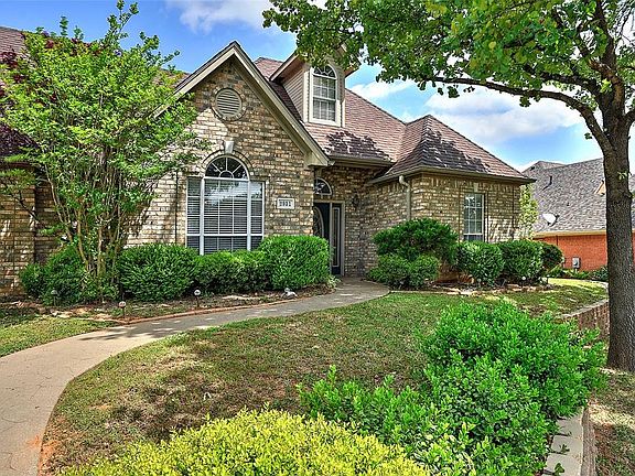 3rd image of 2931 Village Cir
