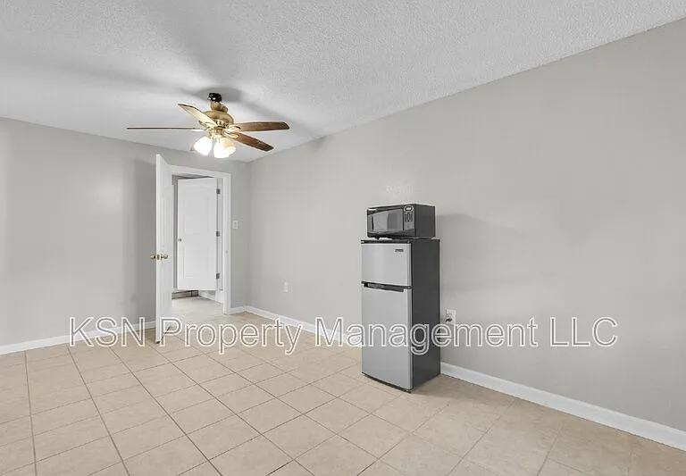 117 Windsor Rd — Photo 42