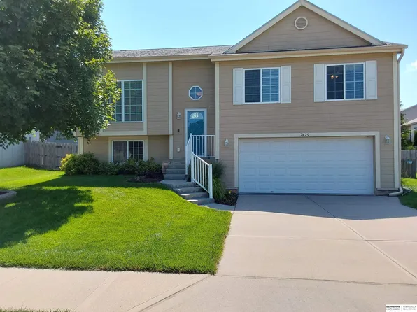 7429 Frederick St, La Vista, NE 68128