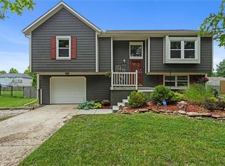 33145 W 88th Ter, De Soto, KS 66018