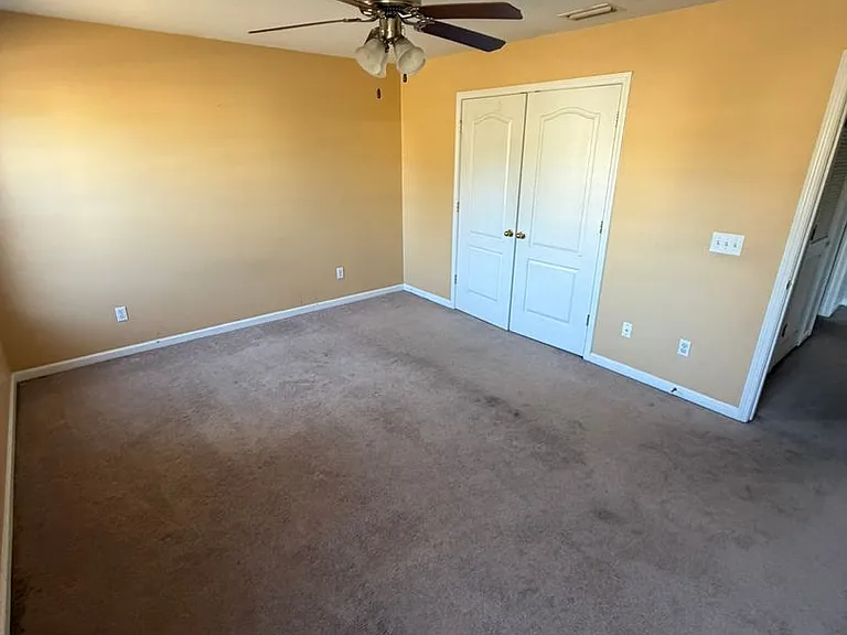 511 W Watts St — Photo 10