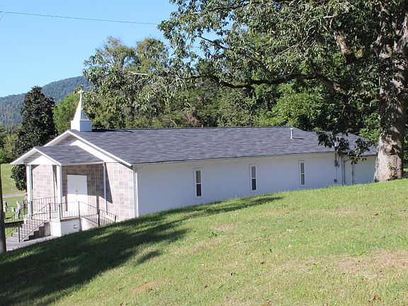 2nd image of 1402 Holly Ave