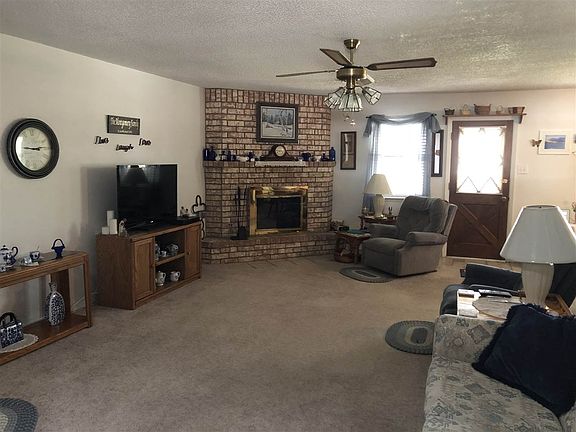 3rd image of 407 Sundial Ave