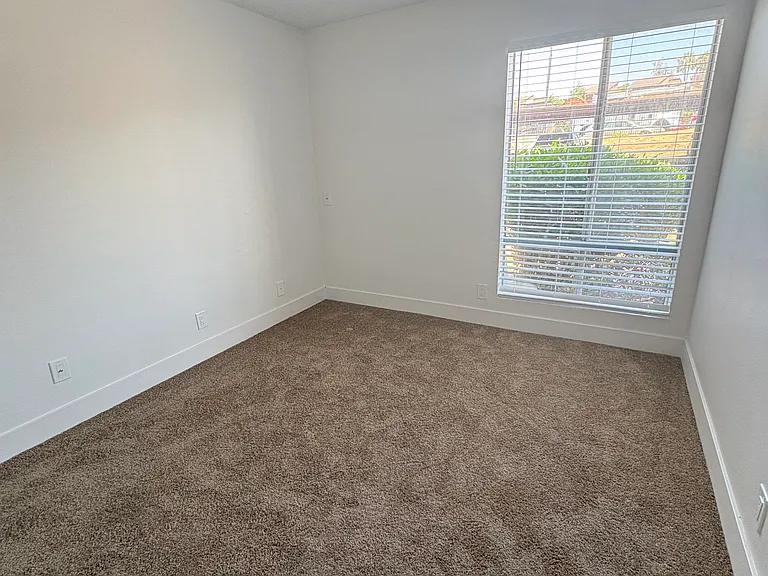 1051 Rock Springs Rd #142 — Photo 9