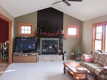 4th image of 652 Richardson Ave