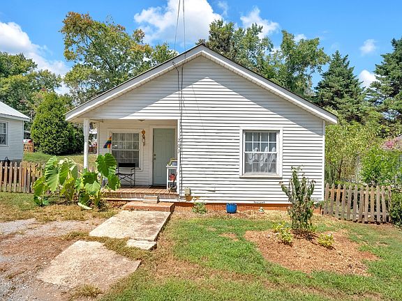 2nd image of 203 3rd Ave NE