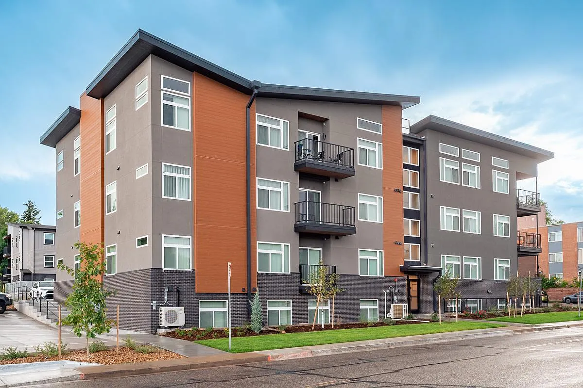 3 bed, 1350 sqft, $2,300 — Photo 3