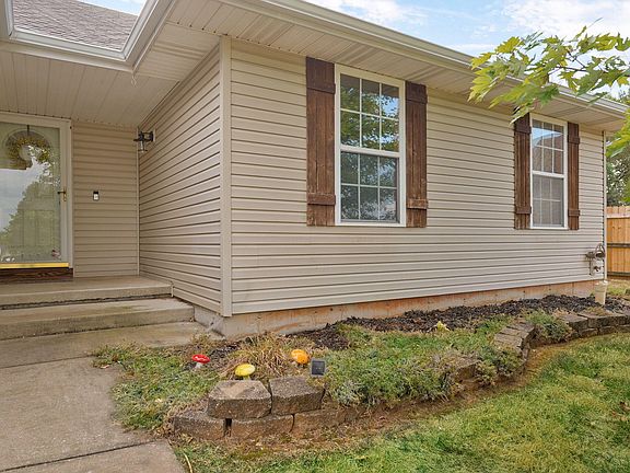 4th image of 1560 S Timbercreek Avenue