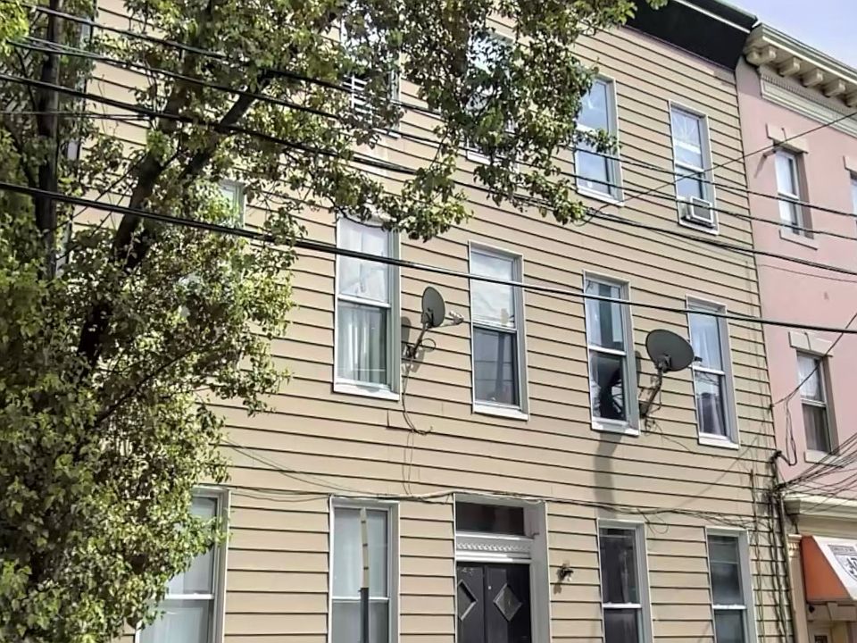 1st image of 1148 Summit Ave #2R