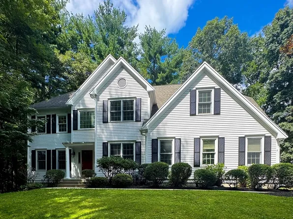 4 Metacomet Ln, Southborough, MA 01772