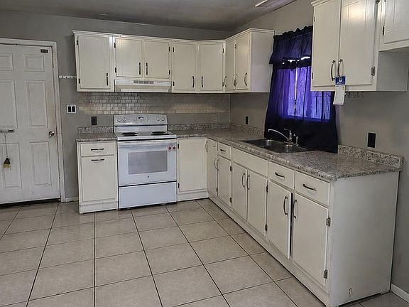 5th image of 18465 Gadsden St