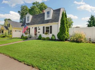 45 Oregon St, Springfield, MA 01118