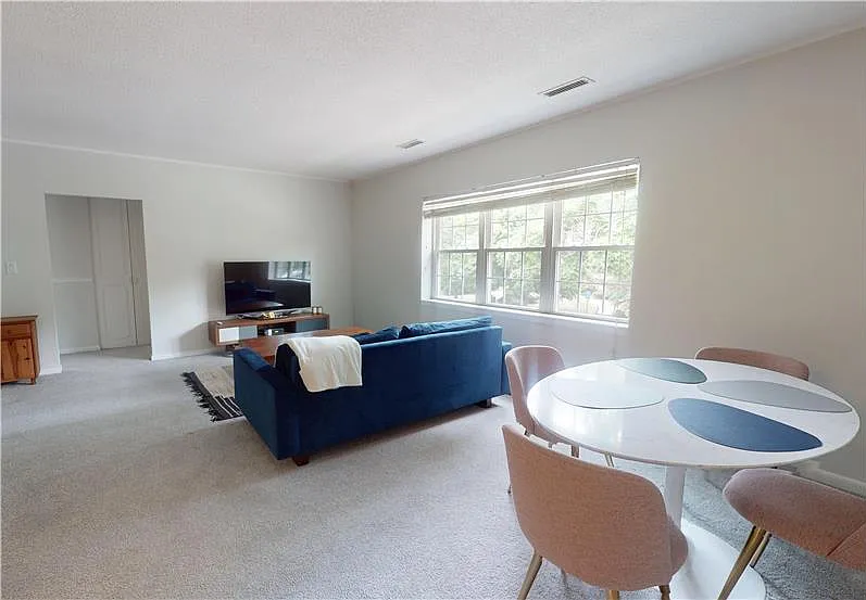 2 bed, 825 sqft, $2,700 — Photo 4