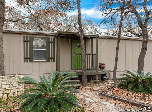 3rd image of 242 Flores Oaks Dr