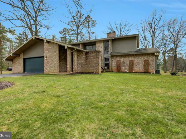 6566 Fairway Dr W, Fayetteville, PA 17222
