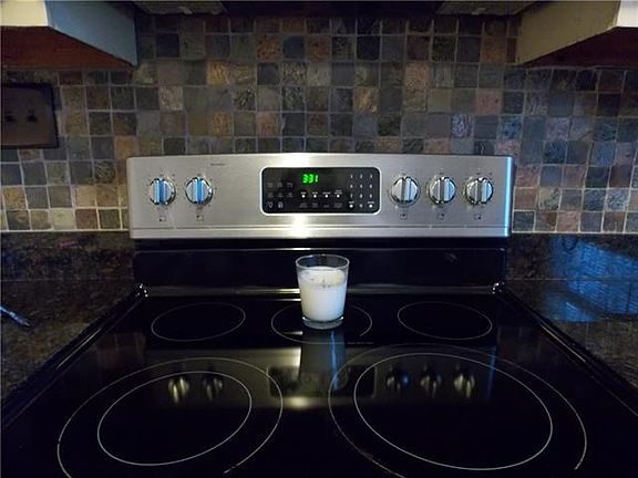 4th image of 3288 Canyon Ct