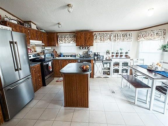 5th image of 29093 County Street 2560