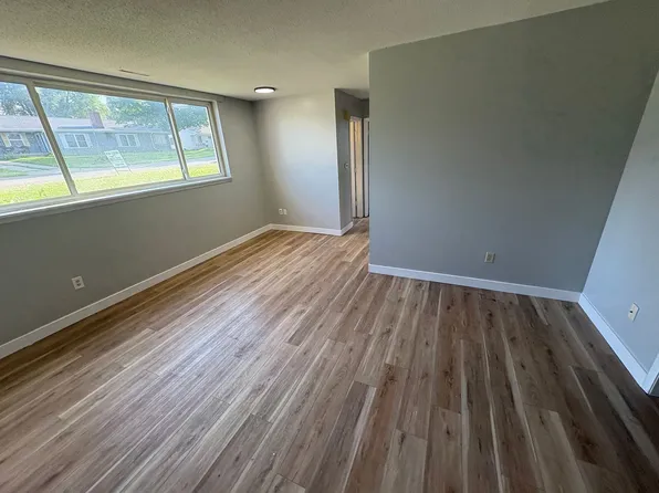 1133 Dixon Dr, 1133 Dixon Dr APT 1, Waterloo, IA 50701