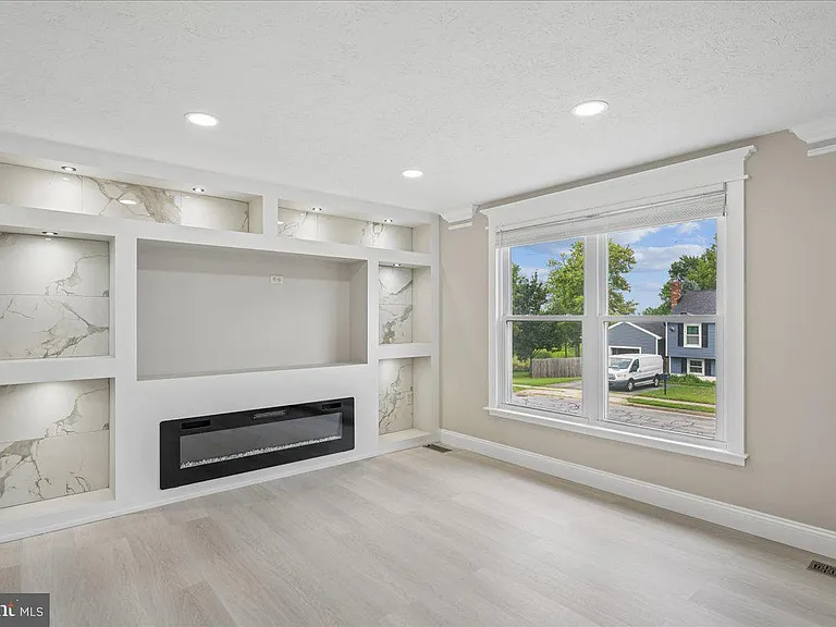 1315 Danberry Dr — Photo 3
