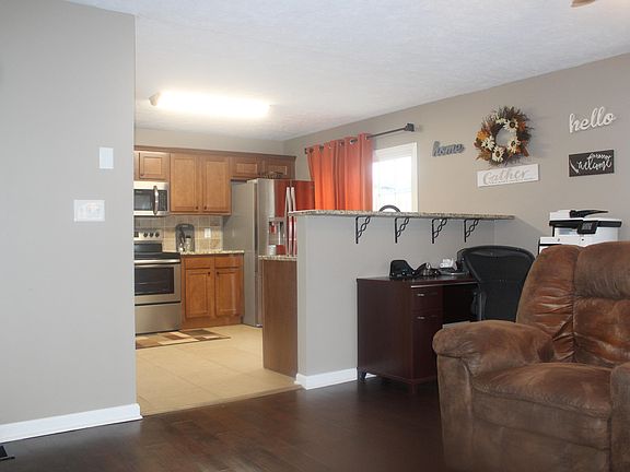 4th image of 180 Beechtree Ln