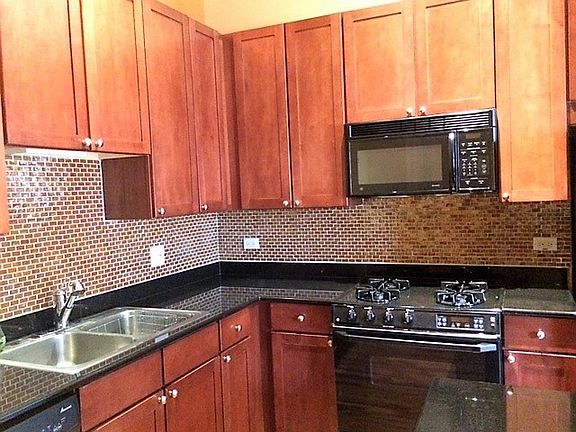 3rd image of 758 N Larrabee St APT 829