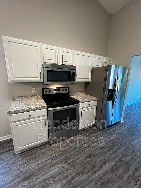 3 bed, 2.0 bath, 1540 sqft, $2,000 — Photo 3