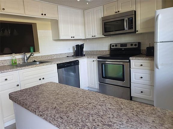 4th image of 871 New York Ave APT 109