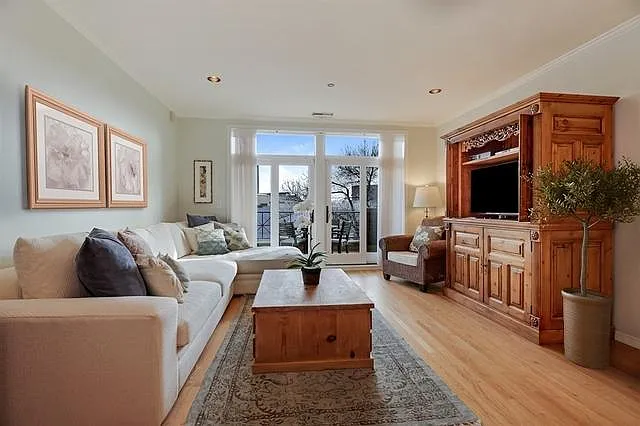 2 bed, 1450 sqft, $4,950 — Photo 2