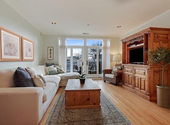 2nd image of 1155 W Armitage Ave APT 201