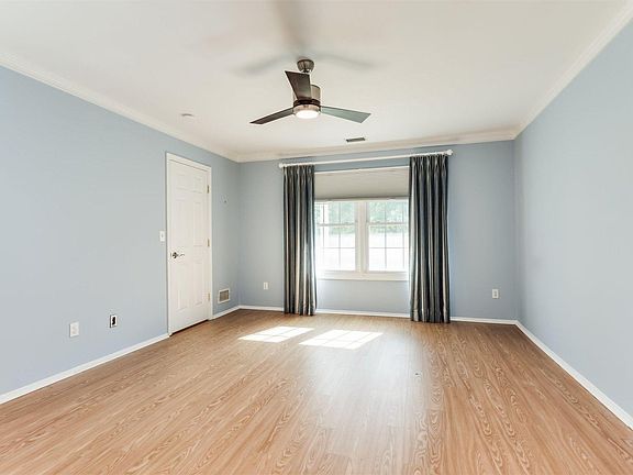 5th image of 52 Lakebridge Dr S #52