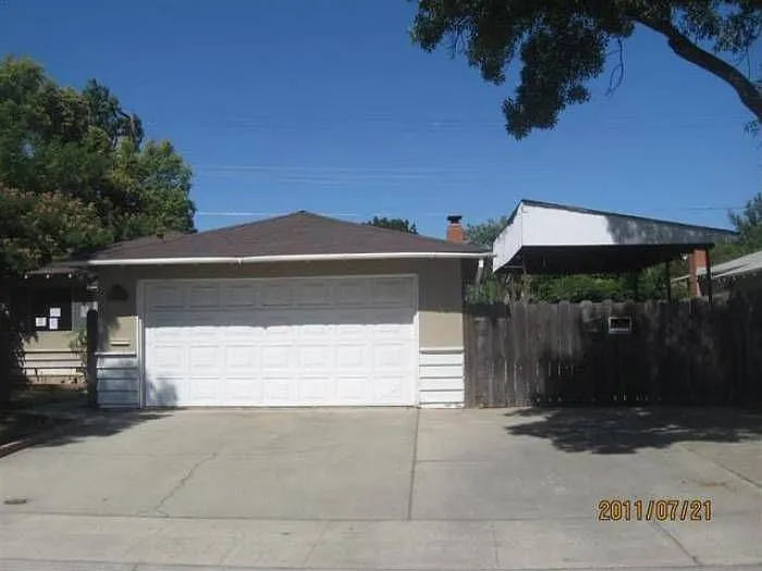 2105 Churchill Ave photo 1